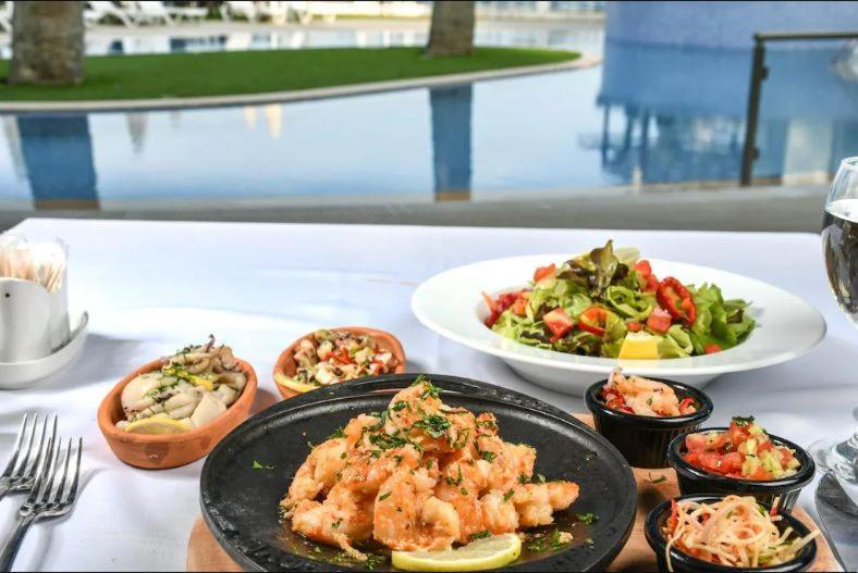 Mimoza Beachfront Hotel & Restaurant 파마구스타 외부 사진
