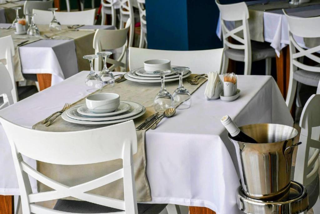 Mimoza Beachfront Hotel & Restaurant 파마구스타 외부 사진