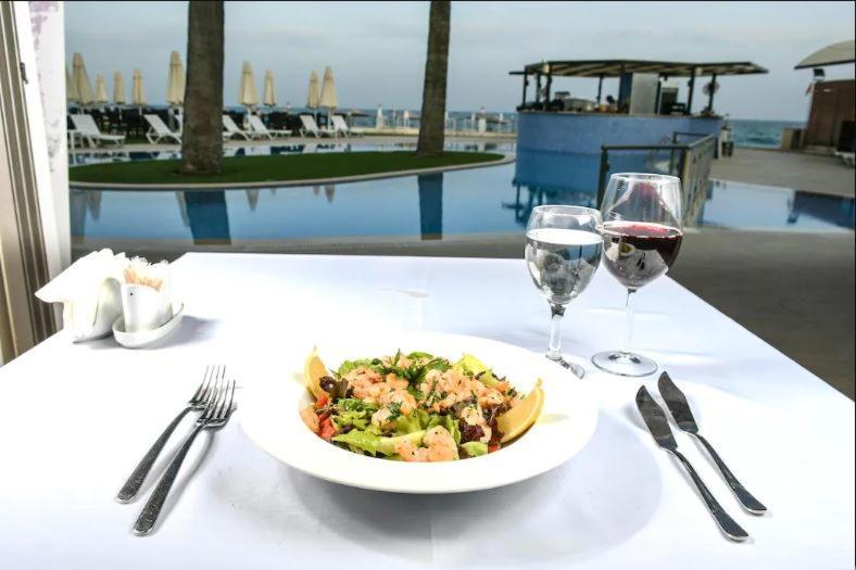 Mimoza Beachfront Hotel & Restaurant 파마구스타 외부 사진