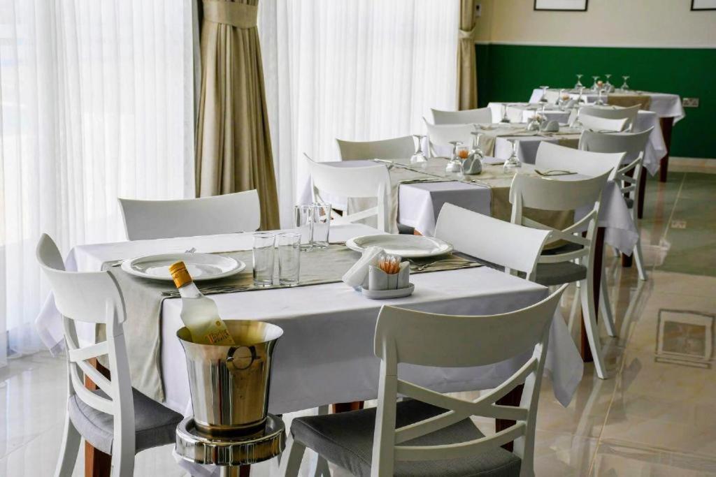 Mimoza Beachfront Hotel & Restaurant 파마구스타 외부 사진