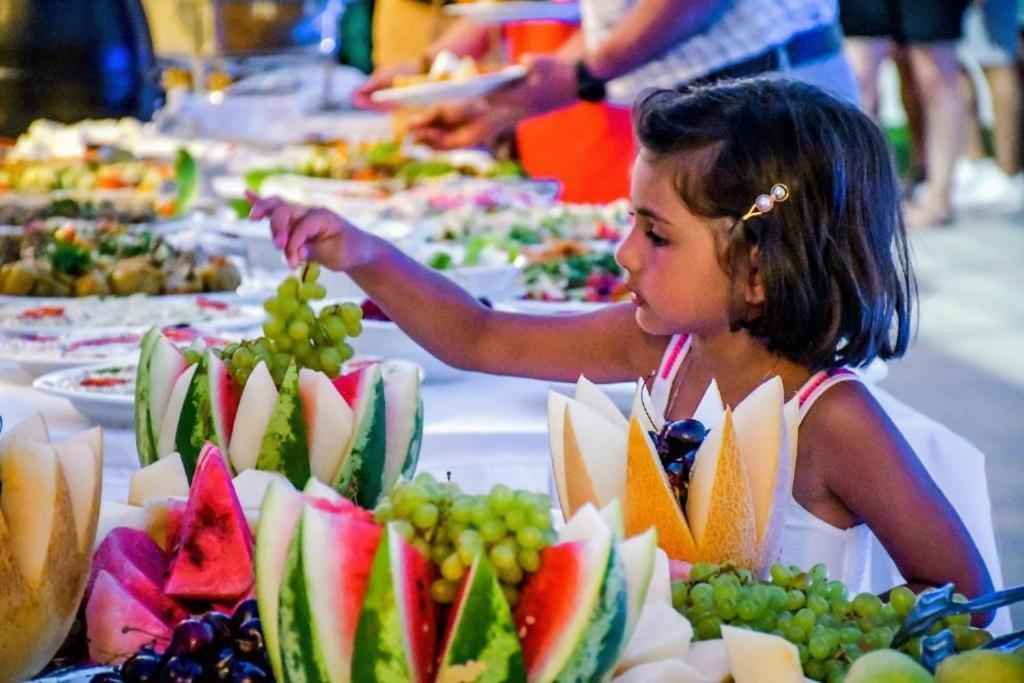 Mimoza Beachfront Hotel & Restaurant 파마구스타 외부 사진