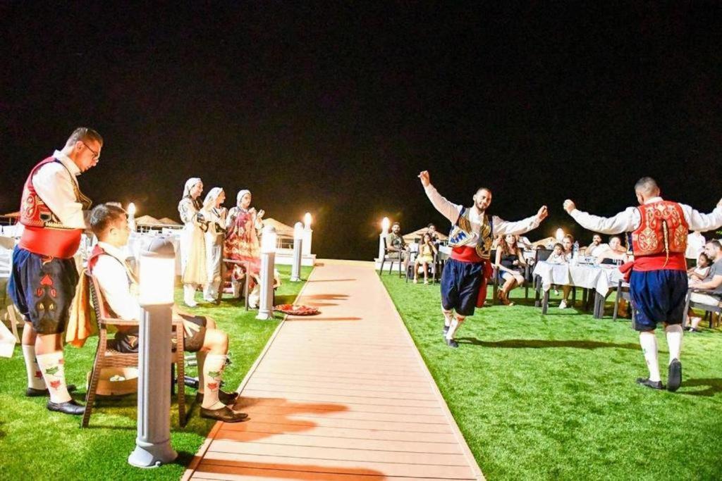 Mimoza Beachfront Hotel & Restaurant 파마구스타 외부 사진