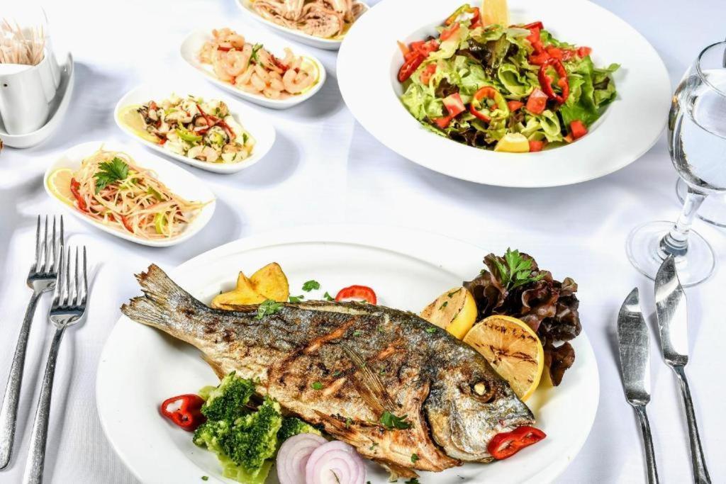 Mimoza Beachfront Hotel & Restaurant 파마구스타 외부 사진
