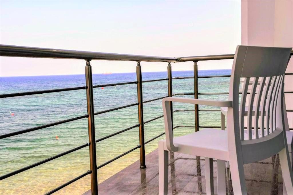Mimoza Beachfront Hotel & Restaurant 파마구스타 외부 사진