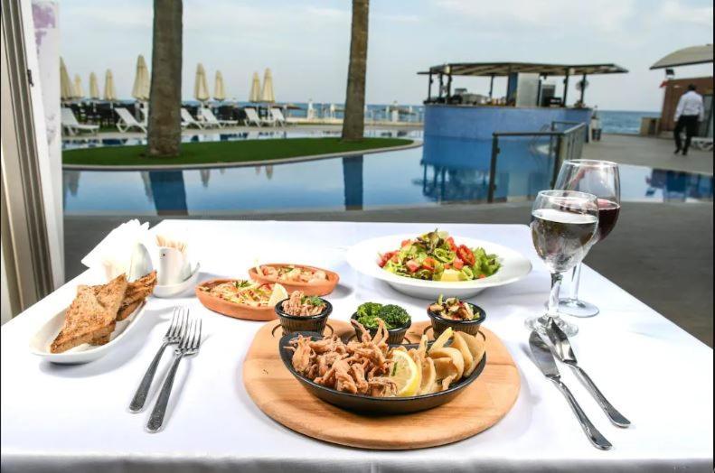 Mimoza Beachfront Hotel & Restaurant 파마구스타 외부 사진