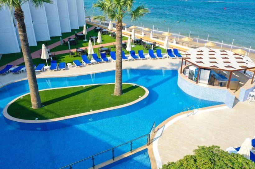 Mimoza Beachfront Hotel & Restaurant 파마구스타 외부 사진