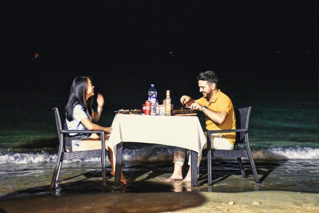 Mimoza Beachfront Hotel & Restaurant 파마구스타 외부 사진