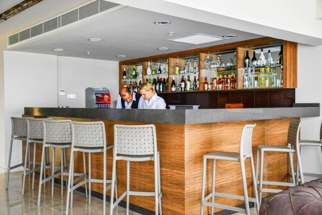 Mimoza Beachfront Hotel & Restaurant 파마구스타 외부 사진
